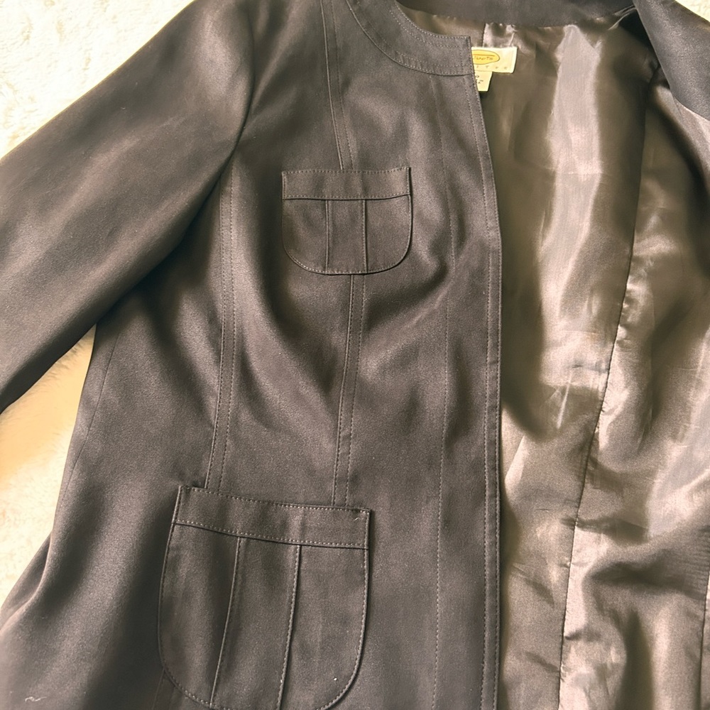 Blazer - Picture 4 of 5